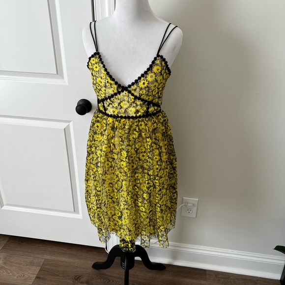 Romeo and Juliet Yellow strappy mini dress! - Picture 6 of 7